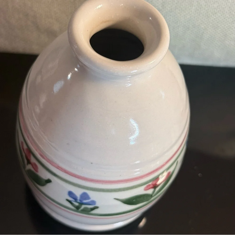 Art Pottery VTG White Bud Vase with Flowers Floral Design Signed MMP 93